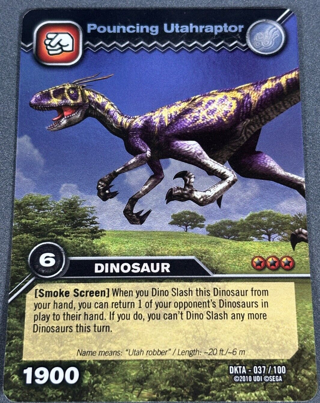 DKTA 037/100 POUNCING UTAHRAPTOR Dinosaur King Rare Silver Foil Trading Card