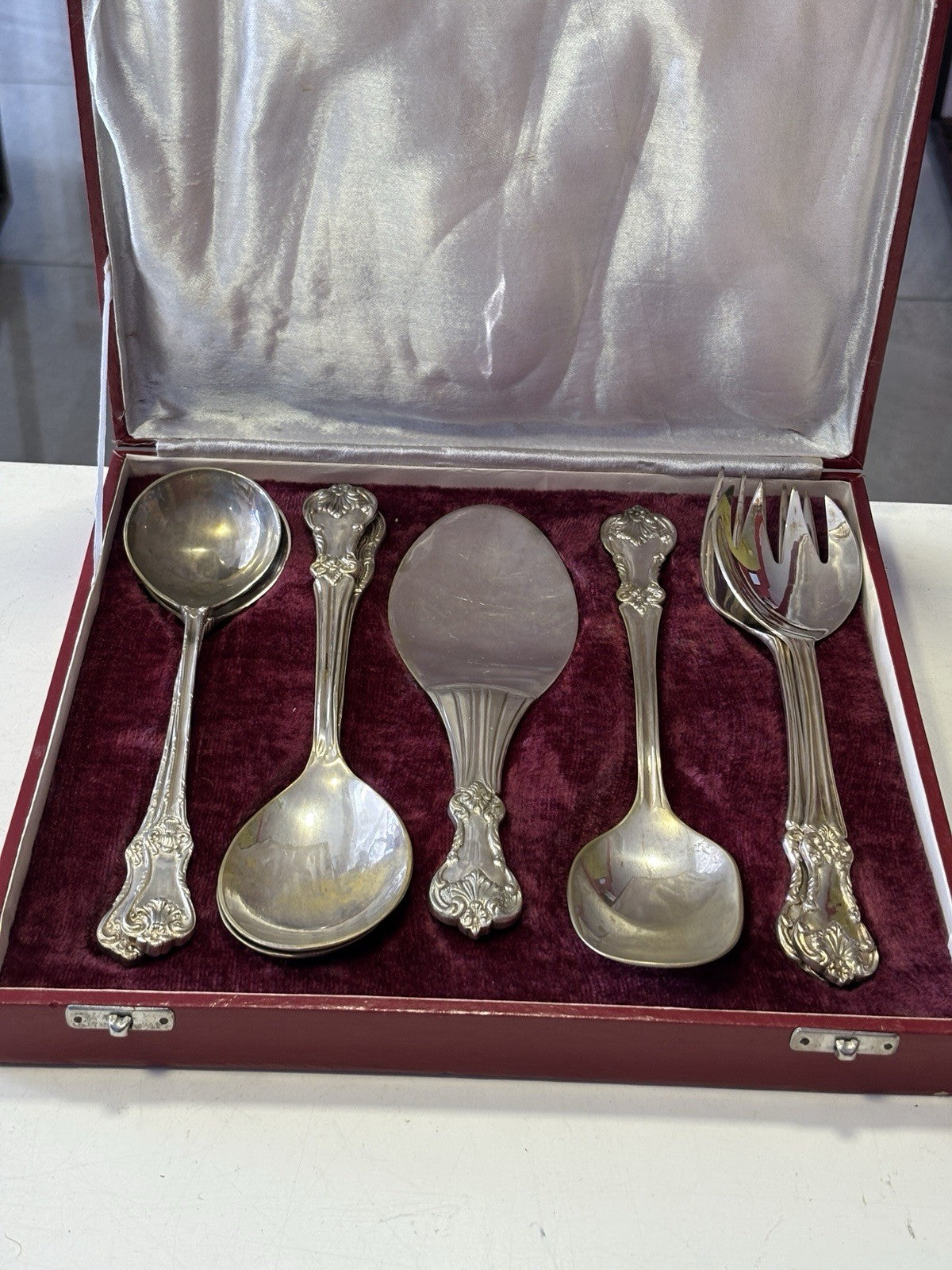 8 Vintage Silver Played Flatware In Case