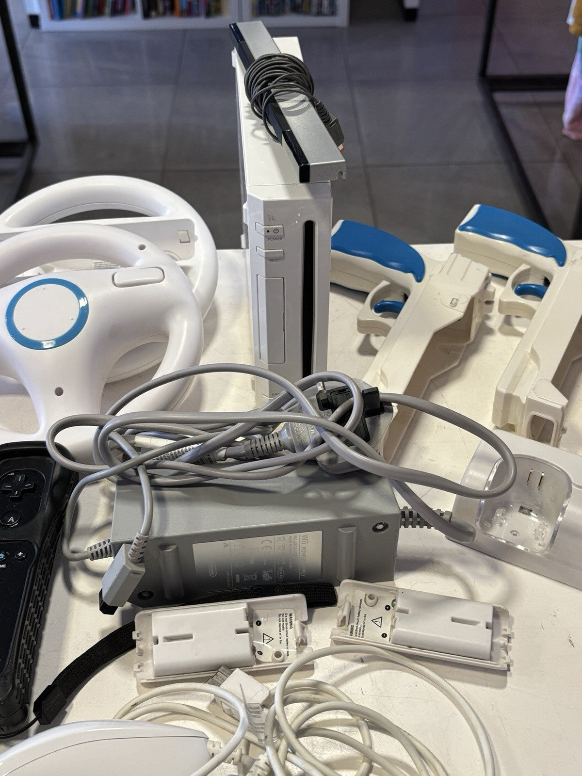 Nintendo Wii Console 2x Controllers 2x Wheels 2x Battery Charger Pack and Acc'