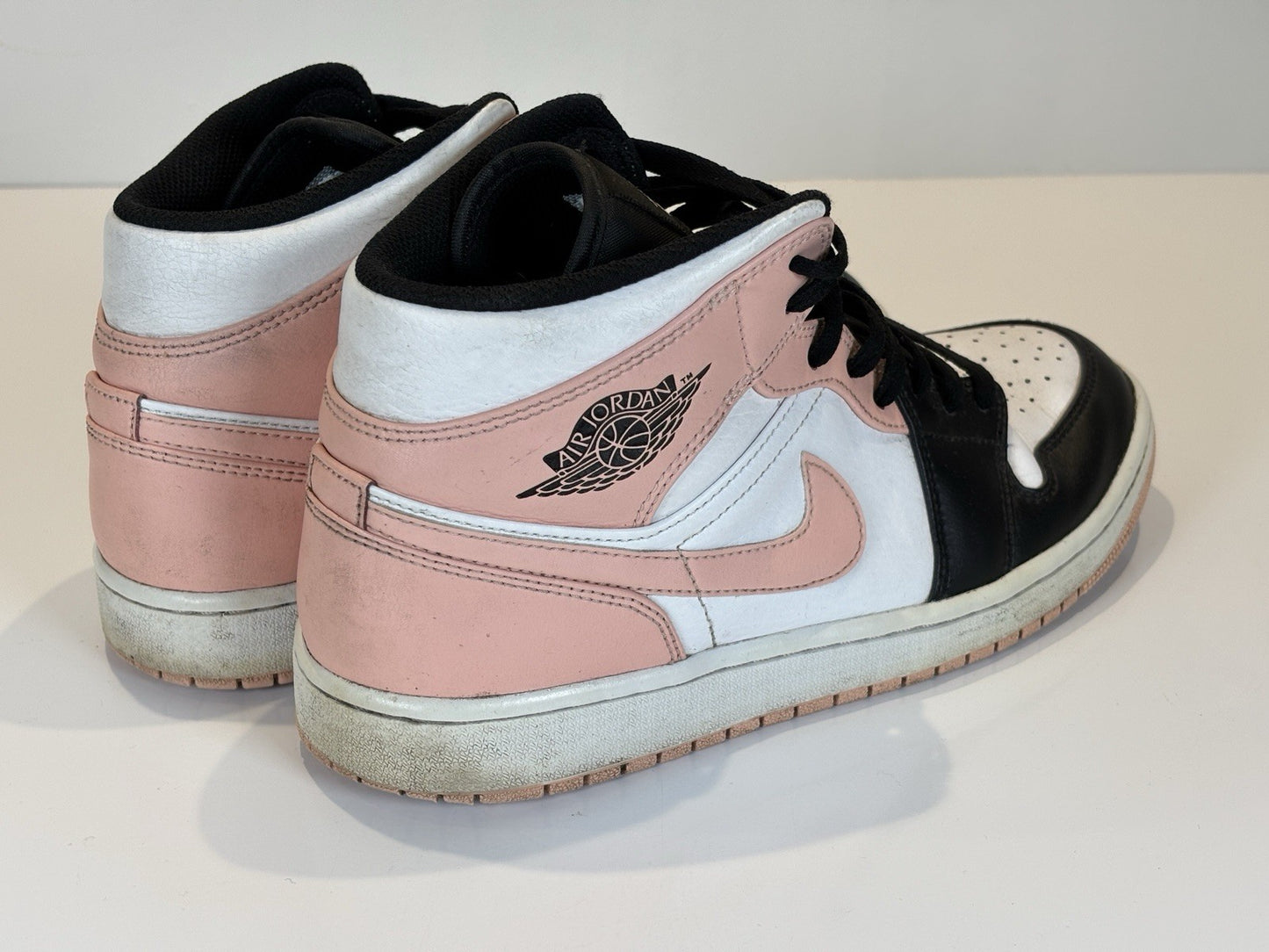 NIKE AIR JORDAN 1 MID SIZE UK9