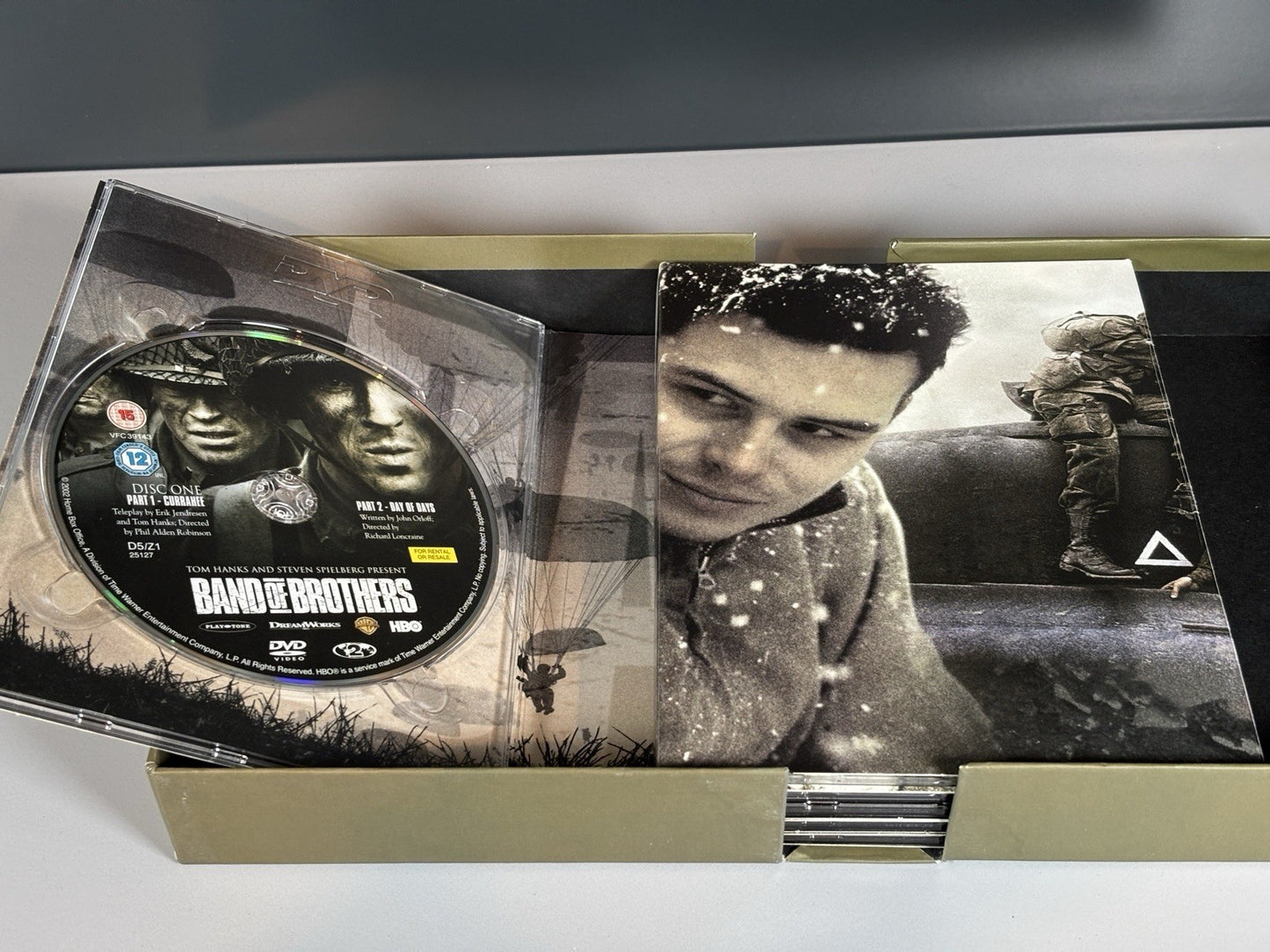 BAND OF BROTHERS Complete Series Commemorative Gift Set X 6 Discs CG P21