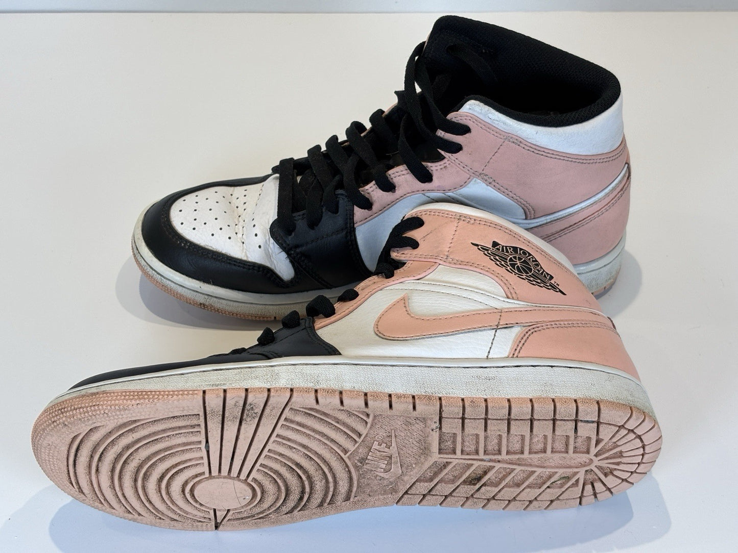 NIKE AIR JORDAN 1 MID SIZE UK9