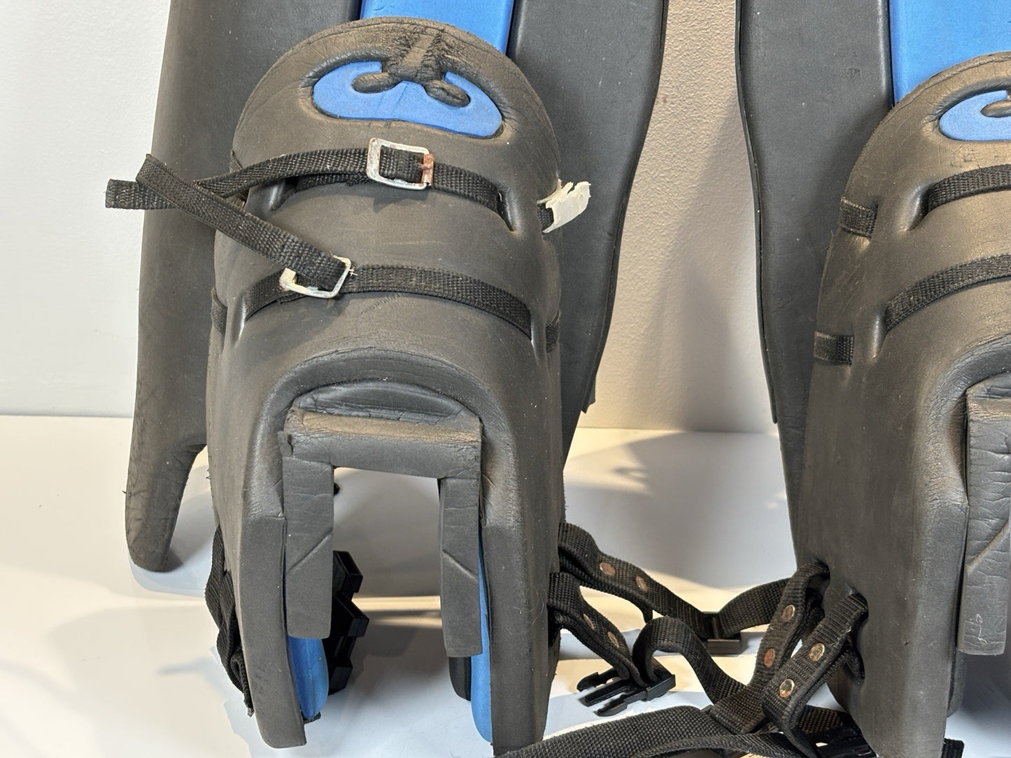 Hockey Goalkeeper Leg Guard Pads And Kickers, Size 61cm/24.5" High