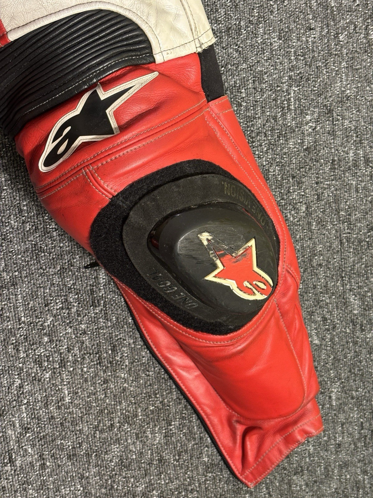 Alpinestars One Piece Leather Suit Size 42 (EUR 52)