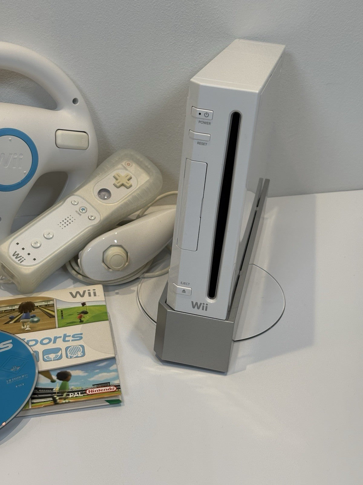 Nintendo Wii White Console x2 Controllers/Nunchucks/Steering Wheel + Wii Sports