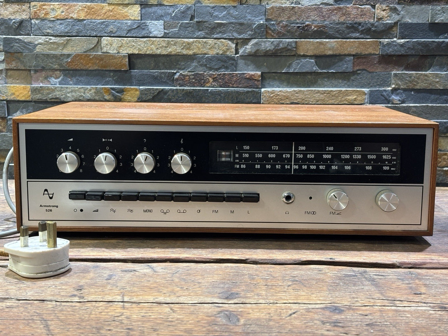 Armstrong 526 Stereo tuner amplifier. Does Not Power On.