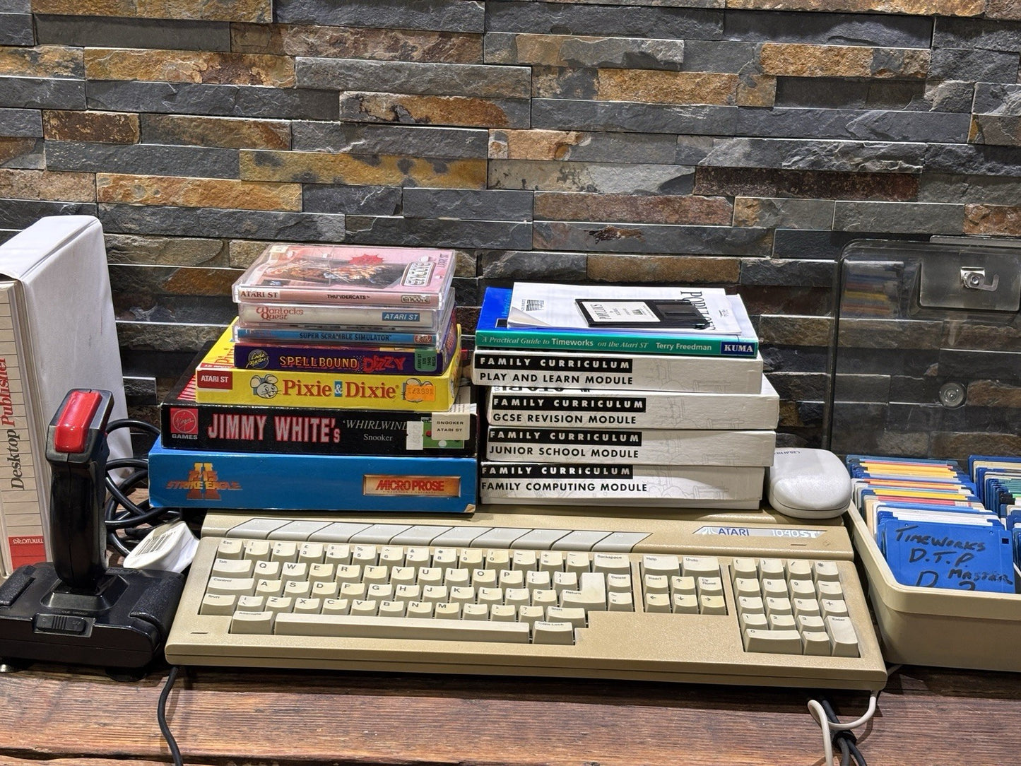 Atari 1040STe computer +  Job Lot Of Games, Discs, Books, Mouse, Joystick Etc