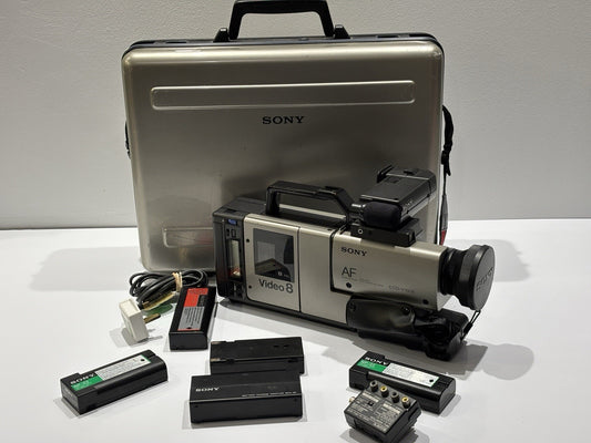 Vintage SONY CCD-V100E Video 8 PRO Camcorder, Accessories and Flight Case