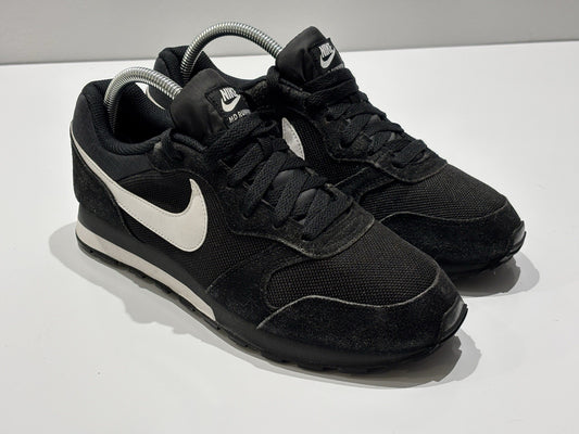 Nike MD Runner 2 Black Trainers Sneakers Size UK 11