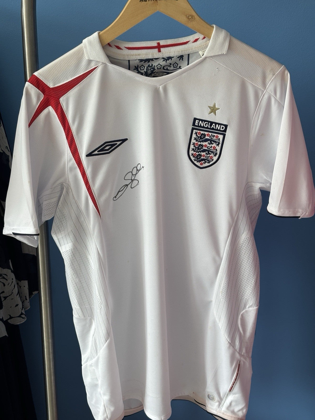 Size S - England 2002 World Cup Home Shirt - SIGNED BY BECKHAM