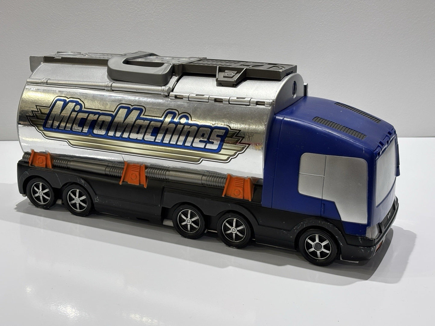 Vintage Micro Machines Super Stunt City Tanker Truck Carry Playset 2001