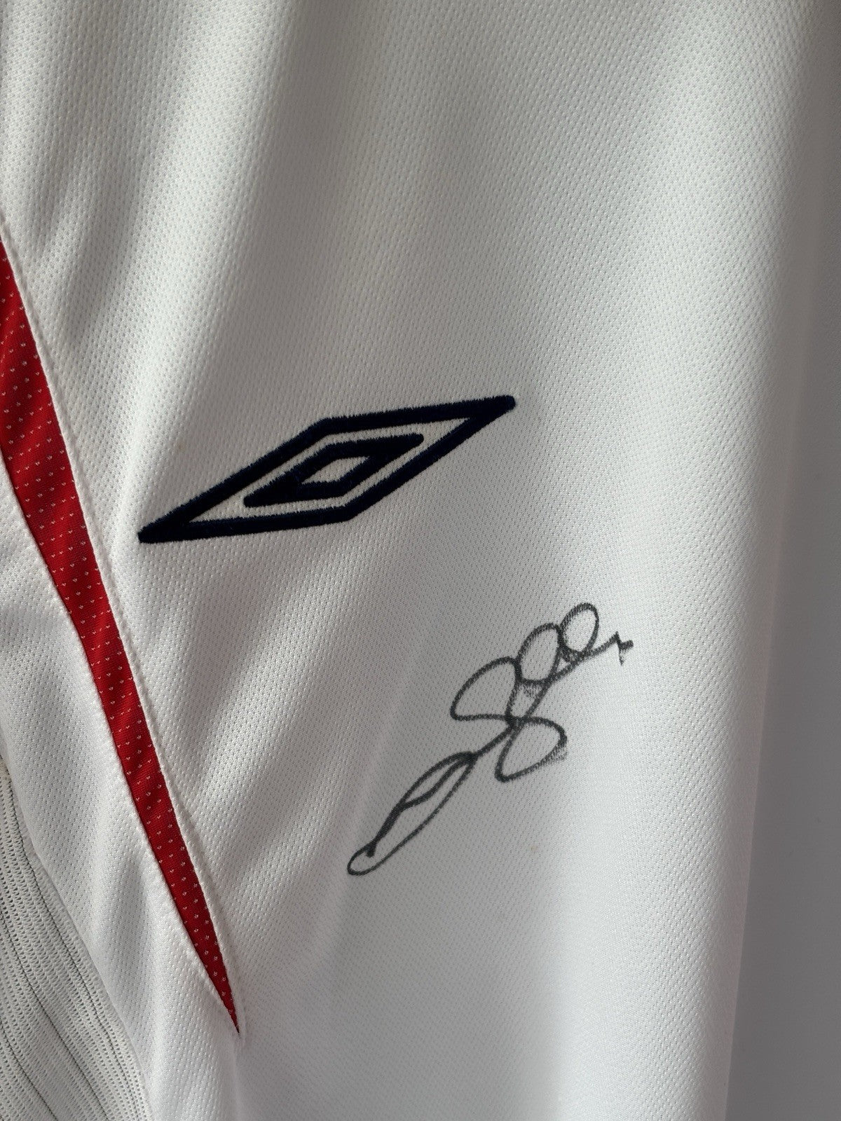 Size S - England 2002 World Cup Home Shirt - SIGNED BY BECKHAM