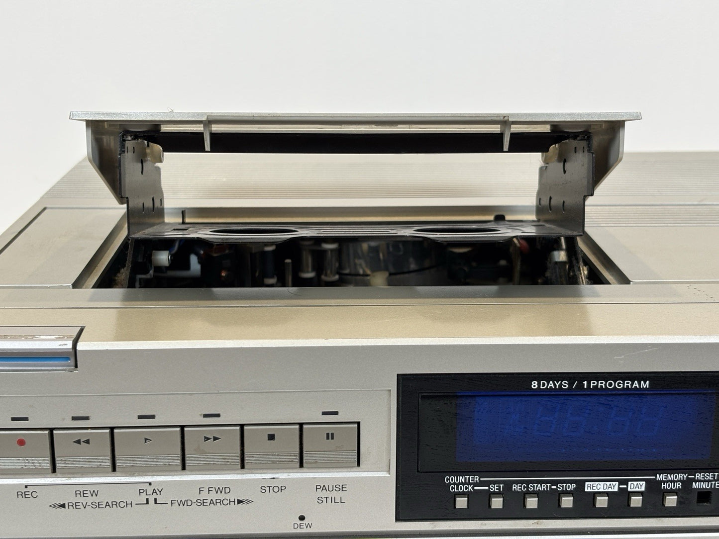 Sanyo VTC 5000 Betacord Betamax Recorder Tested for Power READ DESCRIPTION
