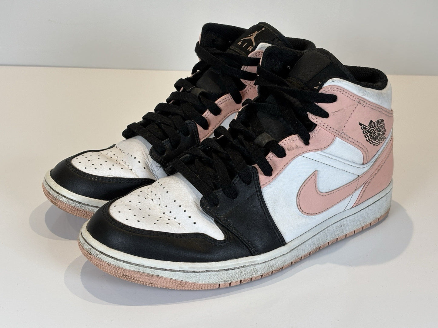 NIKE AIR JORDAN 1 MID SIZE UK9