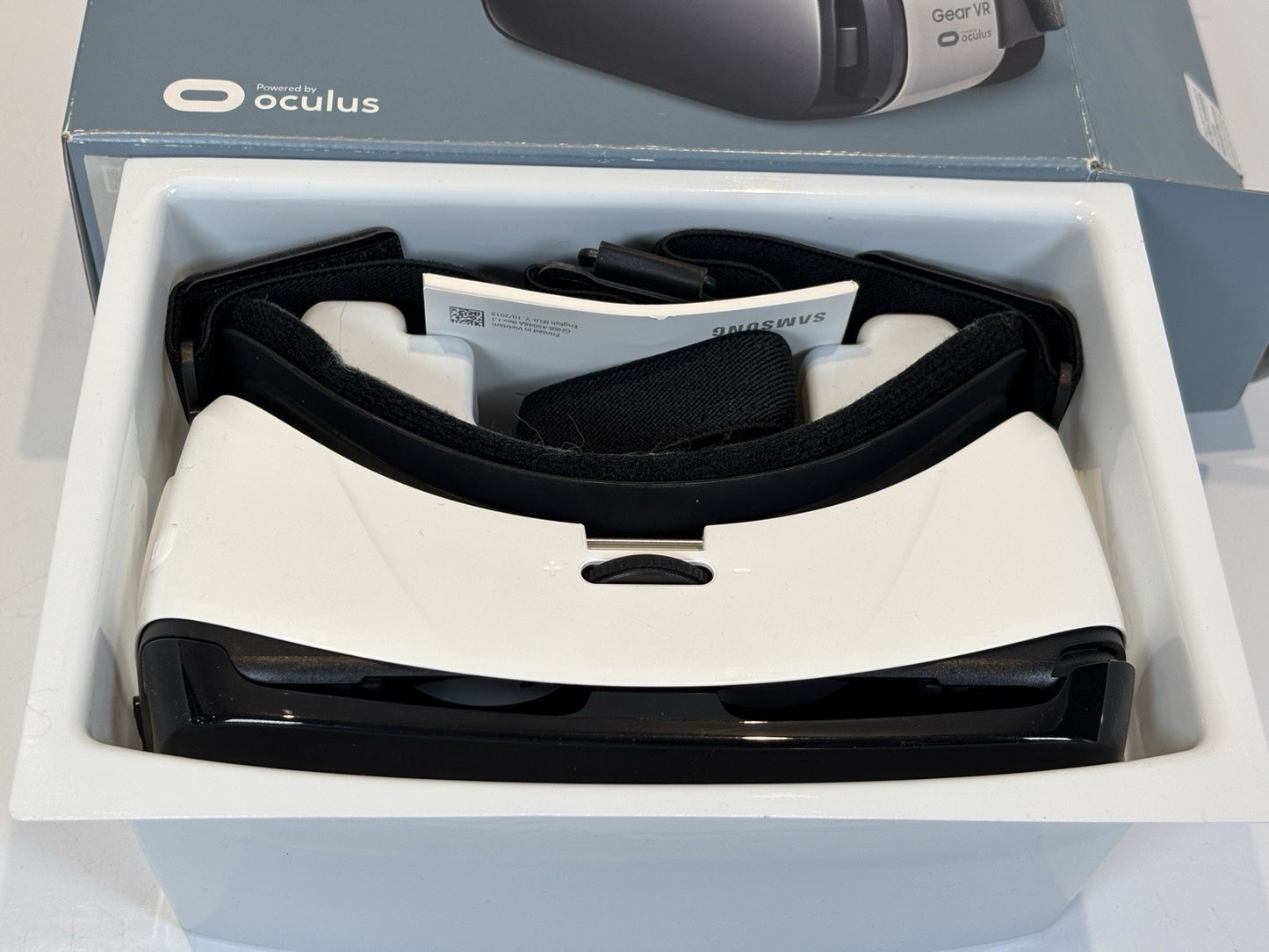 Samsung Gear VR Headset Oculus Smartphone Compatible Frost White Black Boxed New