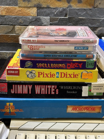 Atari 1040STe computer +  Job Lot Of Games, Discs, Books, Mouse, Joystick Etc