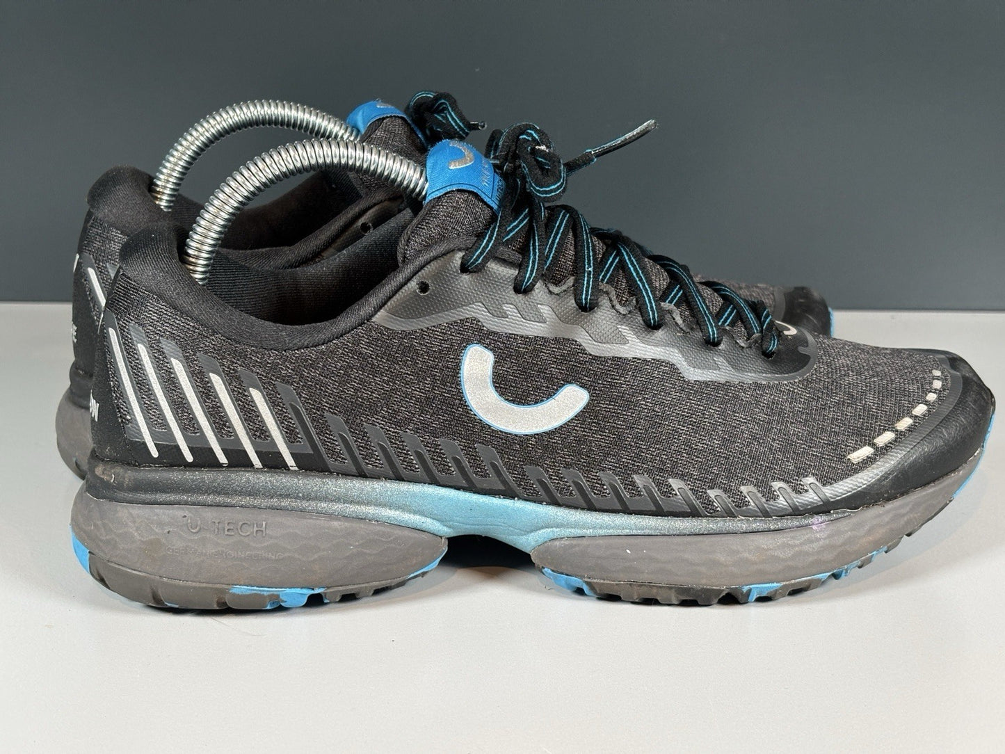 TRUE MOTION NEVOS ELEMENTS MENS RUNNING TRAINERS UK 7 US 8 RRP £140