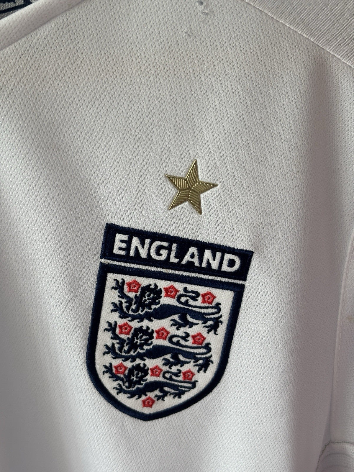 Size S - England 2002 World Cup Home Shirt - SIGNED BY BECKHAM