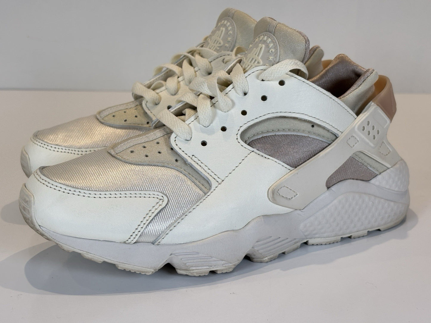 Nike women’s Huarache Pink And White UK Size 6