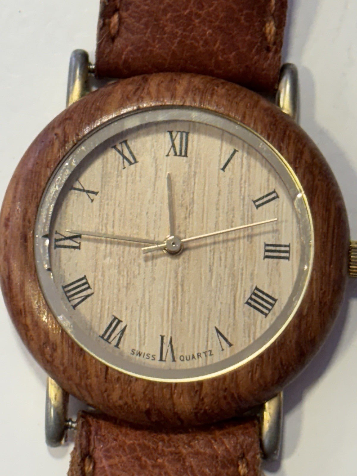 Swiss’ Gents /ladies/Trendy Quartz Watch .