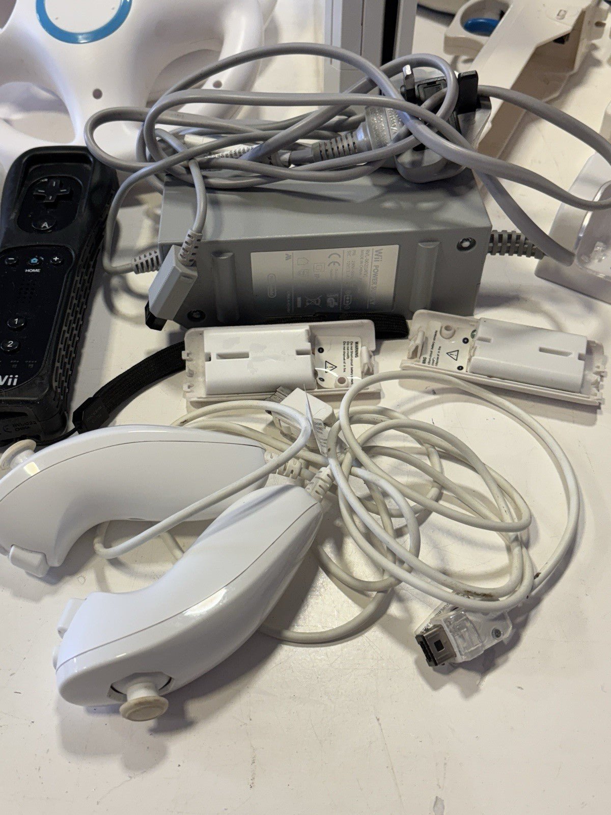 Nintendo Wii Console 2x Controllers 2x Wheels  2x Battery Charger Pack and Acc'