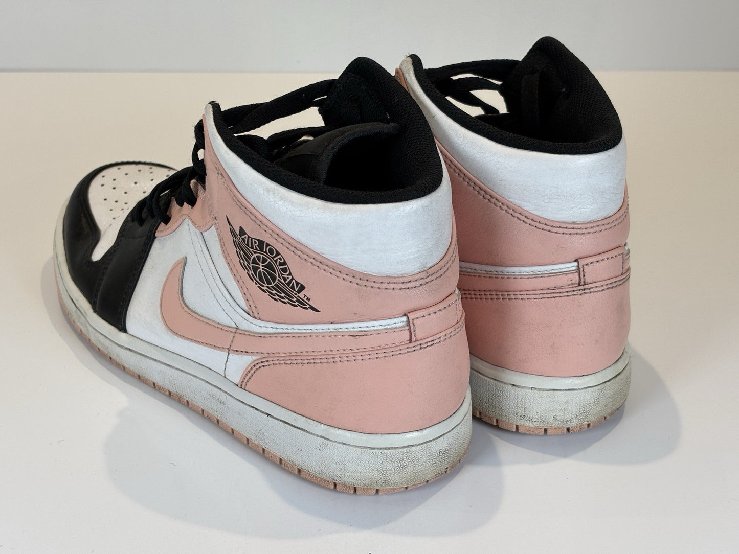 NIKE AIR JORDAN 1 MID SIZE UK9