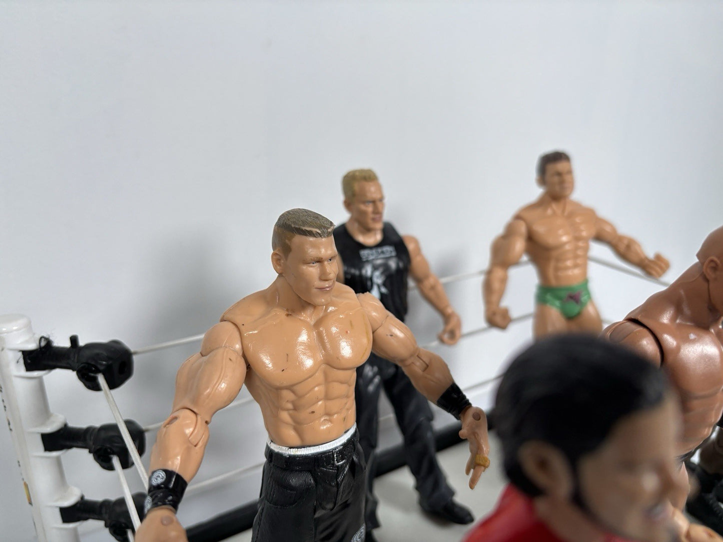 WWE Wrestlemania 2010 Spring Loaded Ring + 8 Figures Including The Rock & Cena