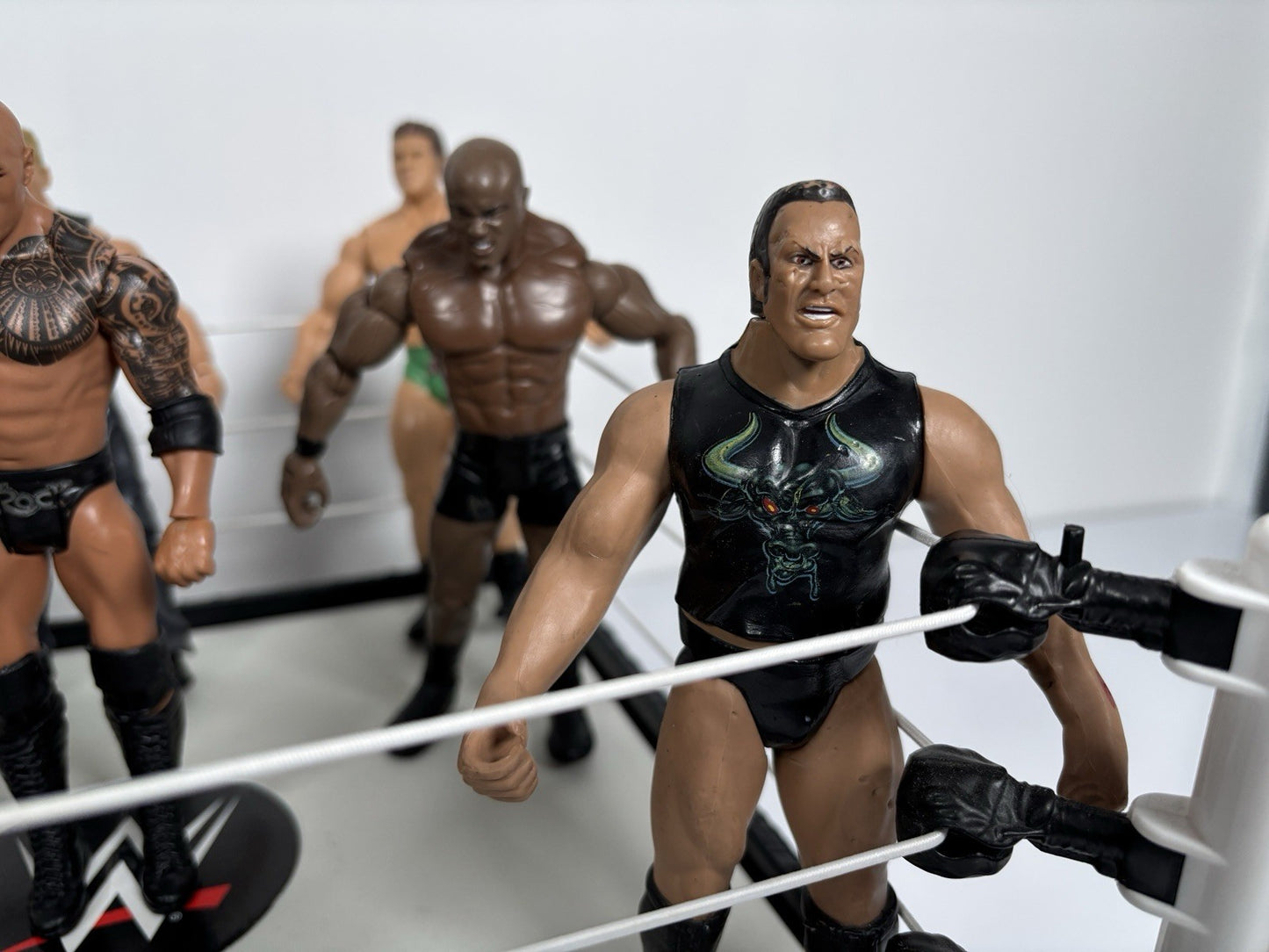 WWE Wrestlemania 2010 Spring Loaded Ring + 8 Figures Including The Rock & Cena