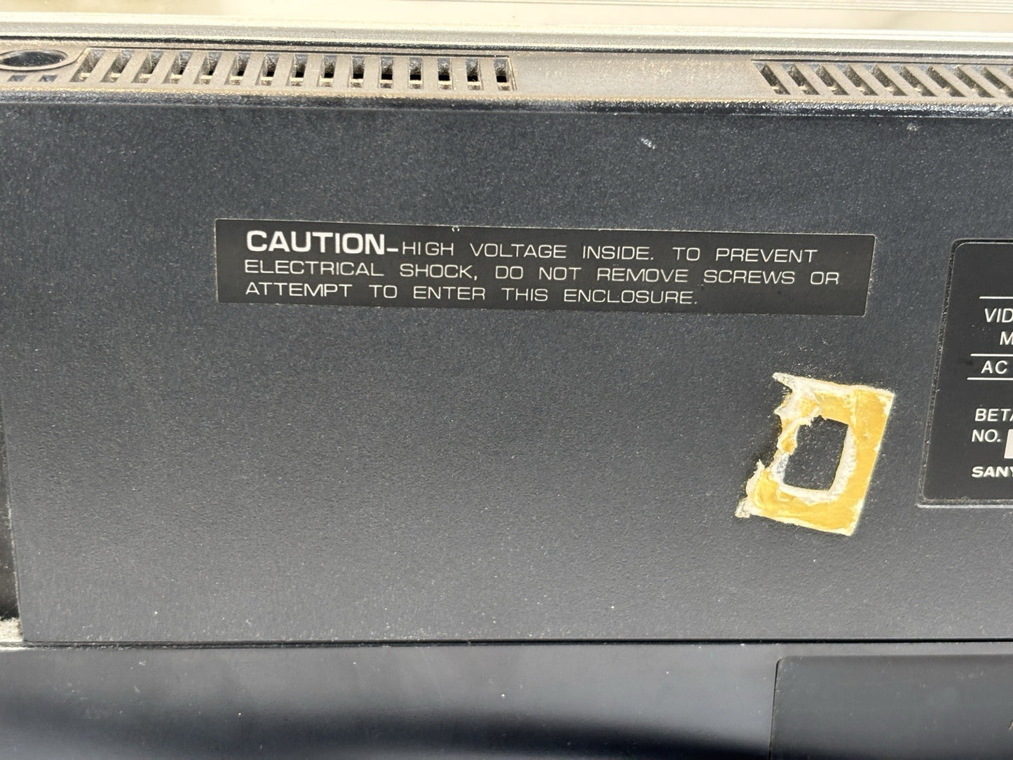 Sanyo VTC 5000 Betacord Betamax Recorder Tested for Power READ DESCRIPTION