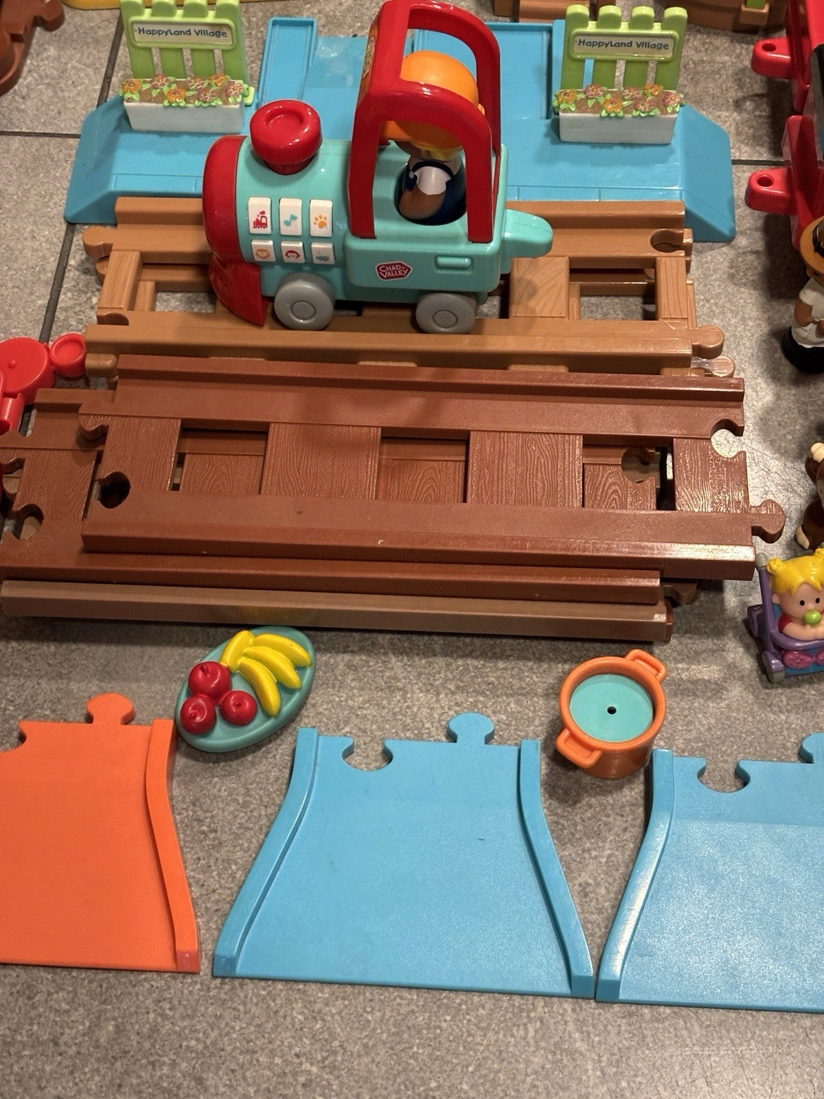 ELC Happyland Bundle Train Set, People, Animals, Accessories