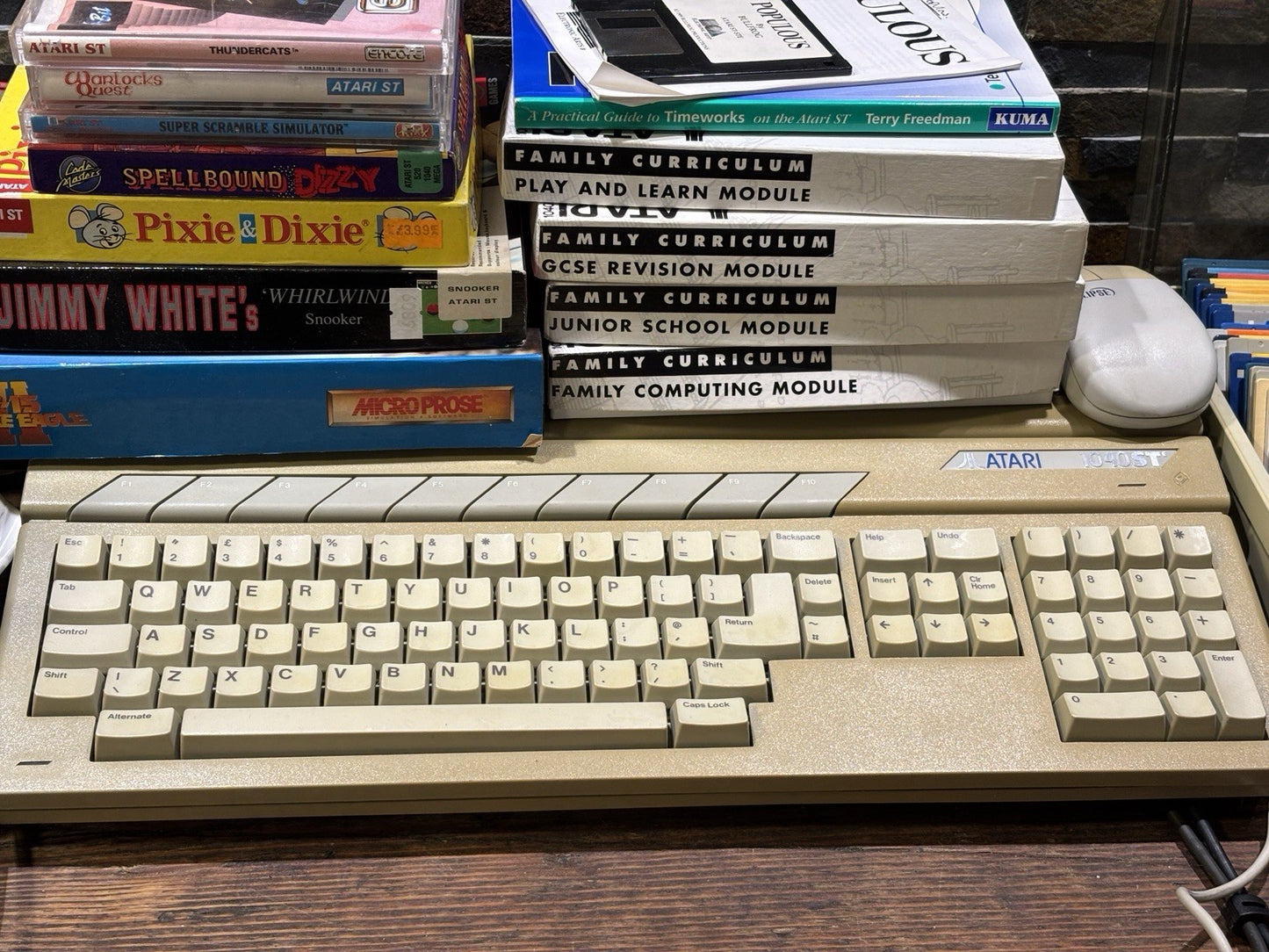 Atari 1040STe computer +  Job Lot Of Games, Discs, Books, Mouse, Joystick Etc