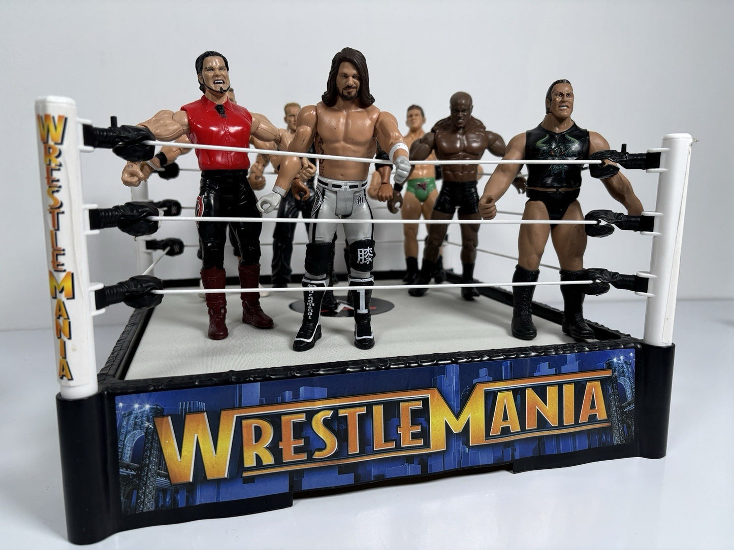 WWE Wrestlemania 2010 Spring Loaded Ring + 8 Figures Including The Rock & Cena
