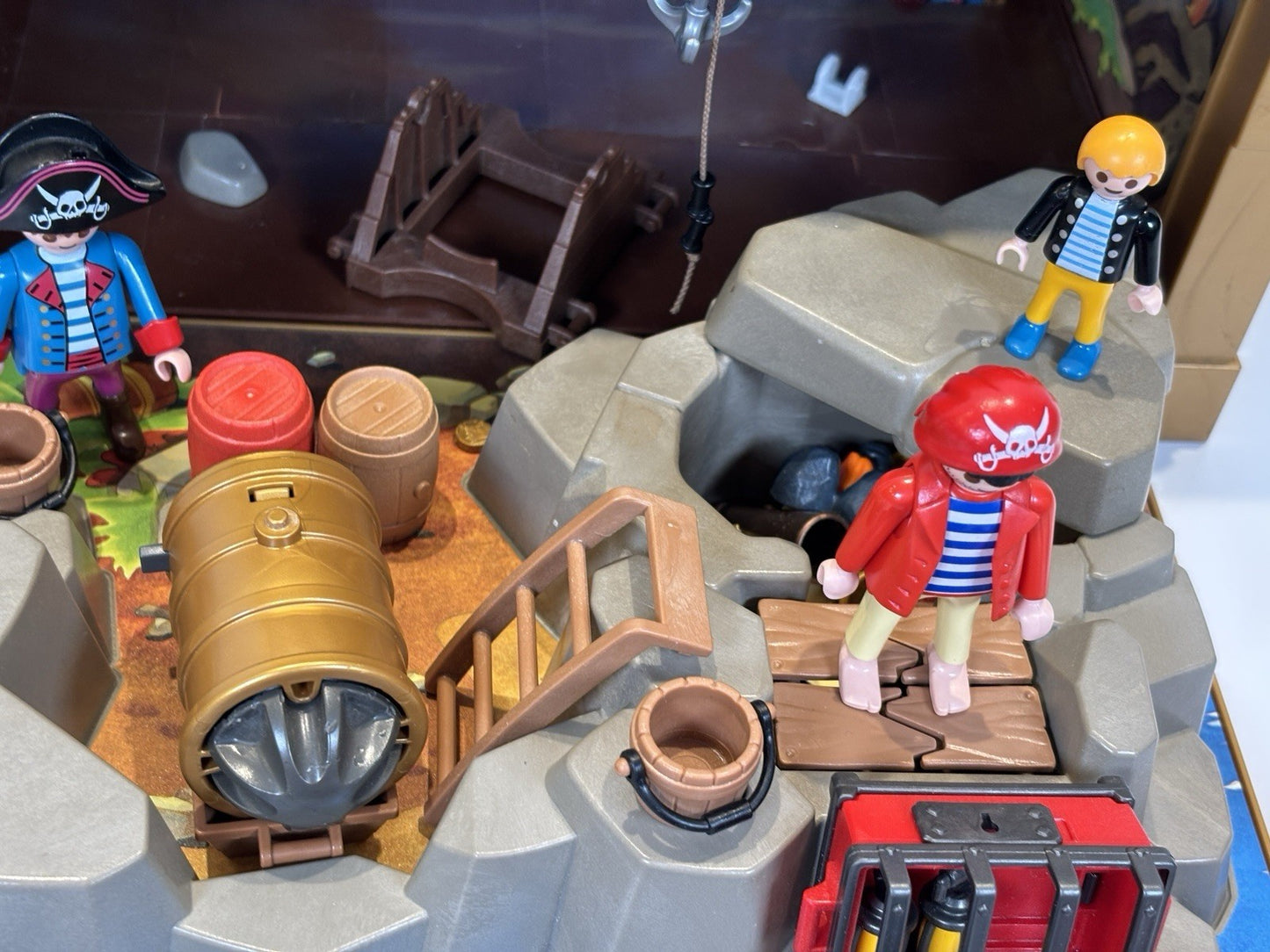 Playmobil Take Along Pirates Treasure Chest 14x Figures & Lots of Accessories