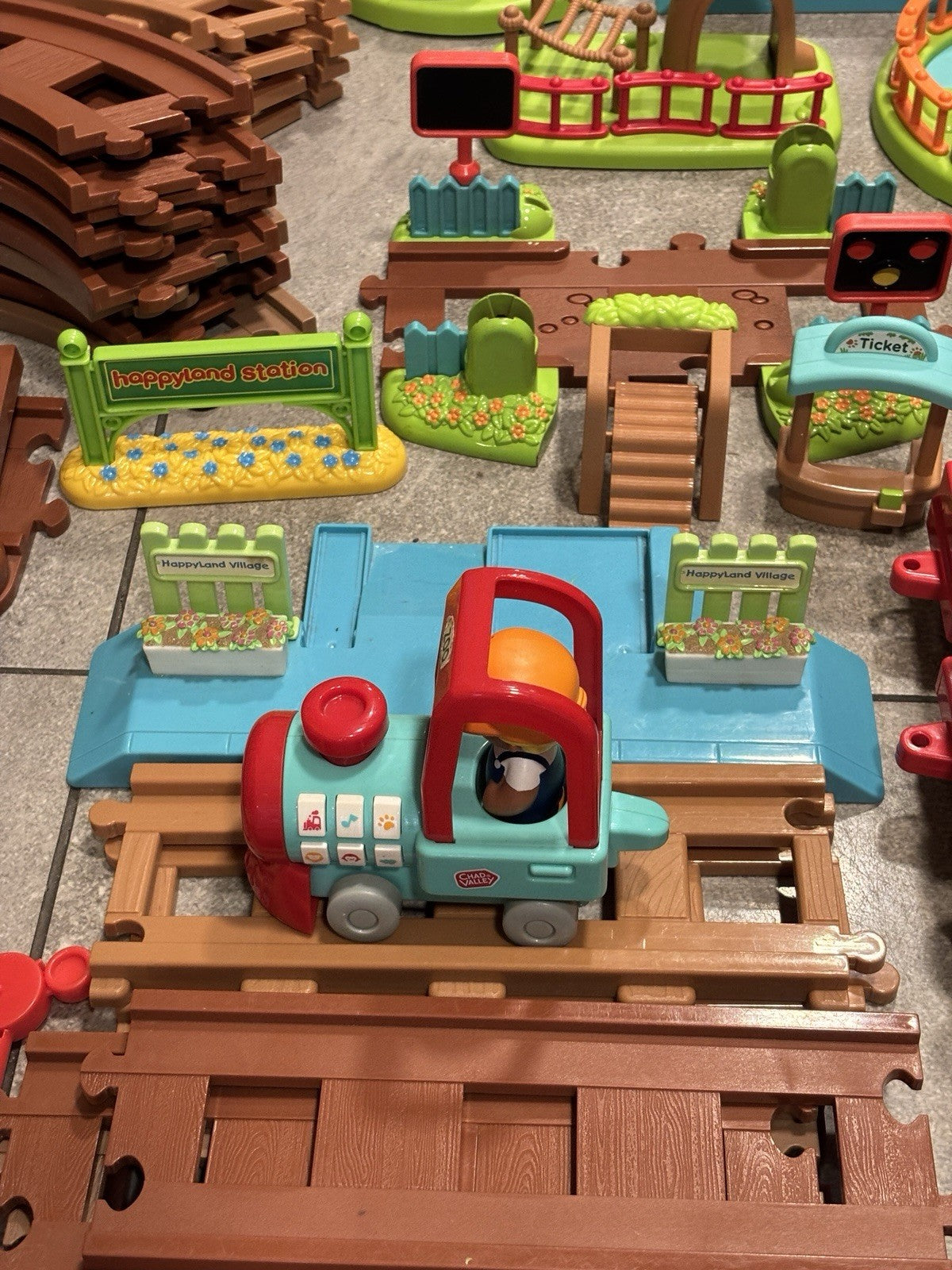 ELC Happyland Bundle Train Set, People, Animals, Accessories