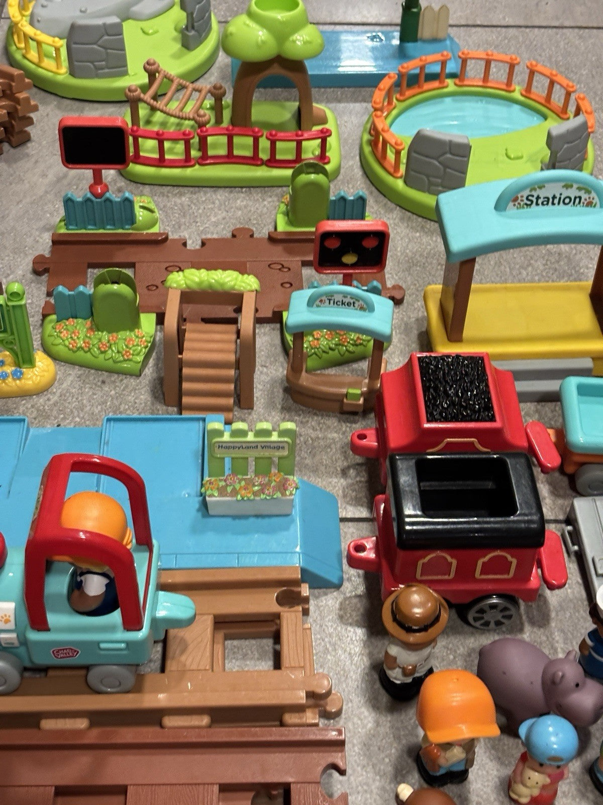 ELC Happyland Bundle Train Set, People, Animals, Accessories