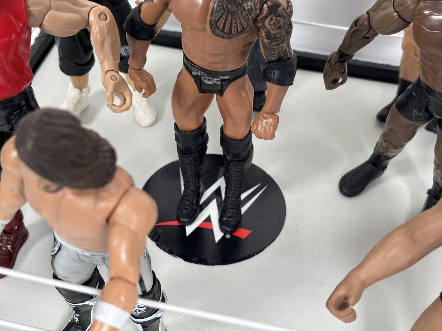 WWE Wrestlemania 2010 Spring Loaded Ring + 8 Figures Including The Rock & Cena
